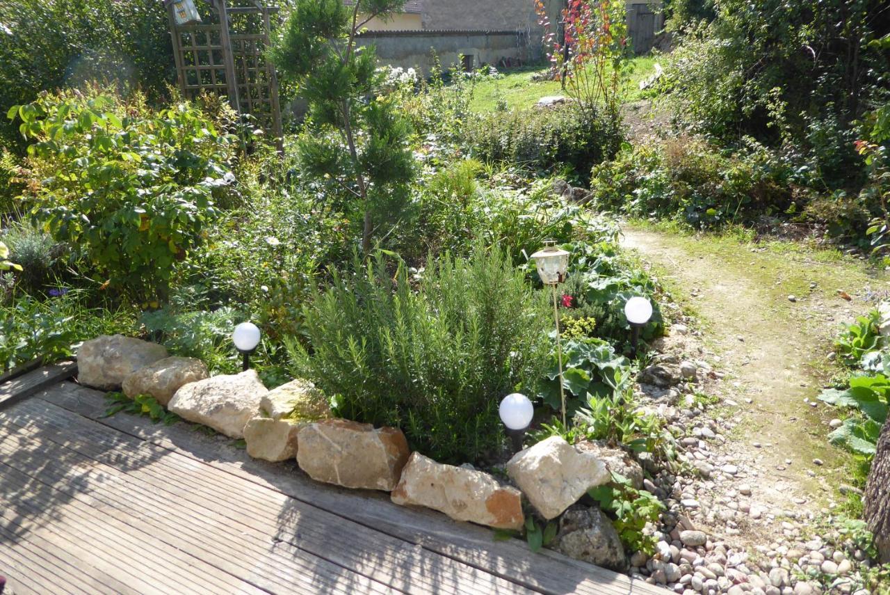 Dans Un Jardin Apremont-la-Foret Exterior foto